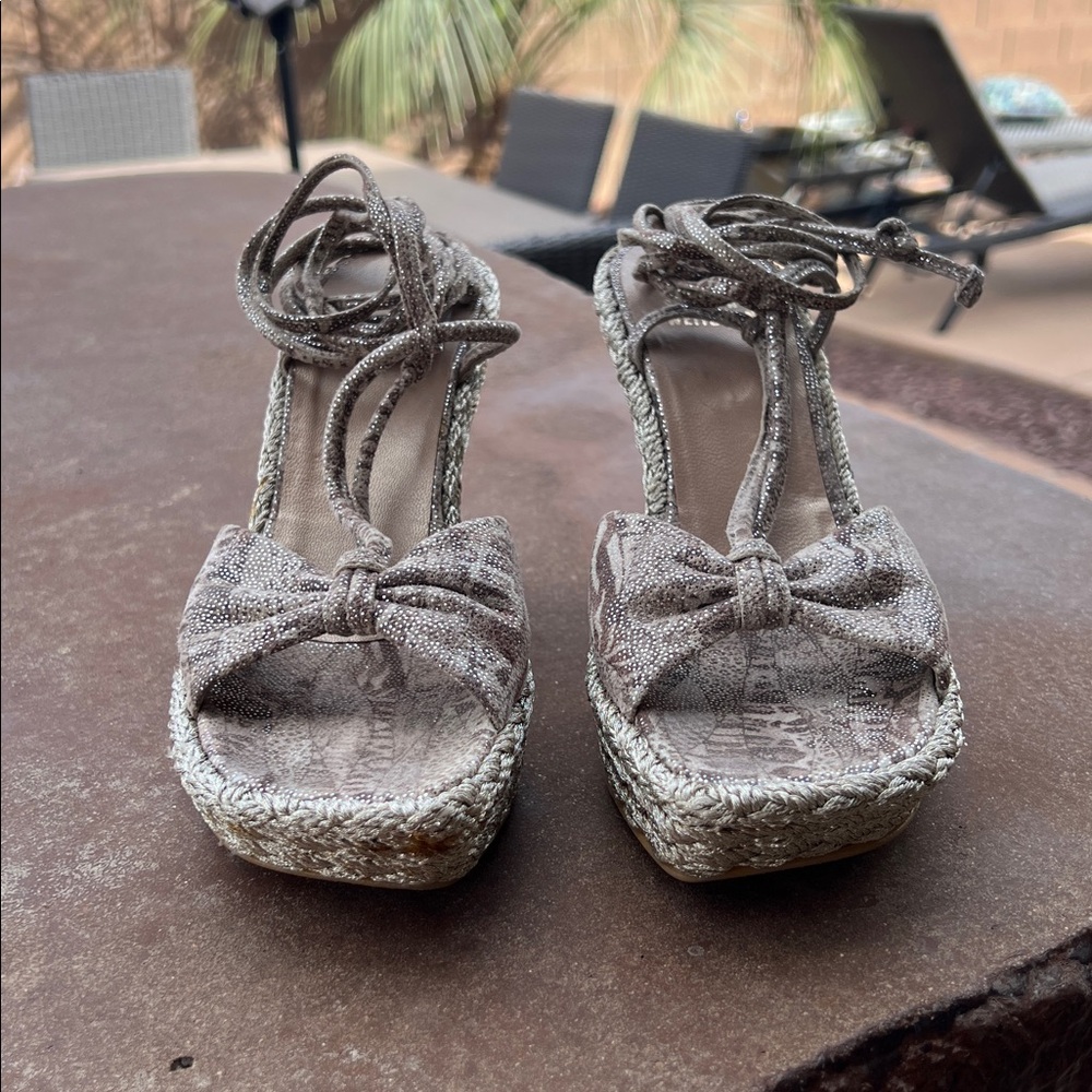 STUART WEITZMAN Jute Silver Snake Print Wrap Around Tie Wedges - Picture 3 of 10